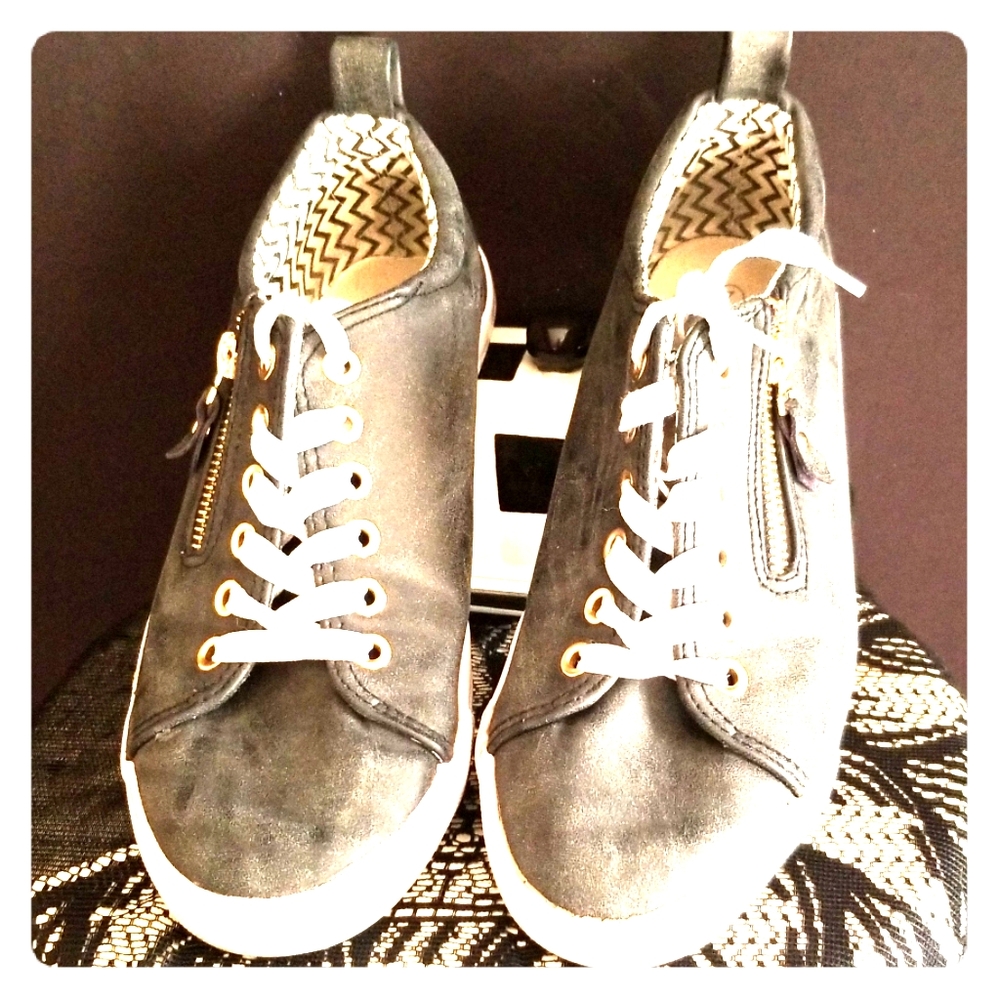 Black and white flats